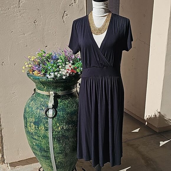 L.L. Bean short sleeve v neck soft dark navy dress size medium - Picture 2 of 11